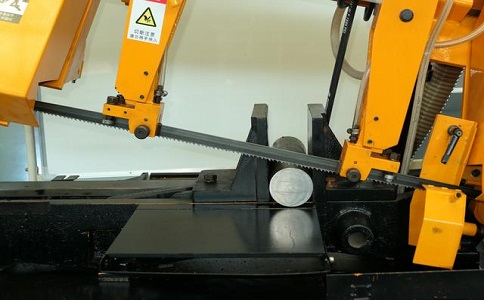 柳南数控带锯床自动送料精度会出现偏差吗？