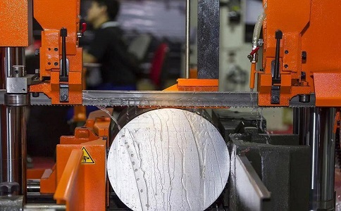 柳南立式金属带锯床切削出现跑带故障解决方法！